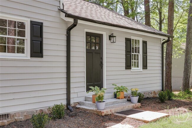 Building Photo - 315 Davis St