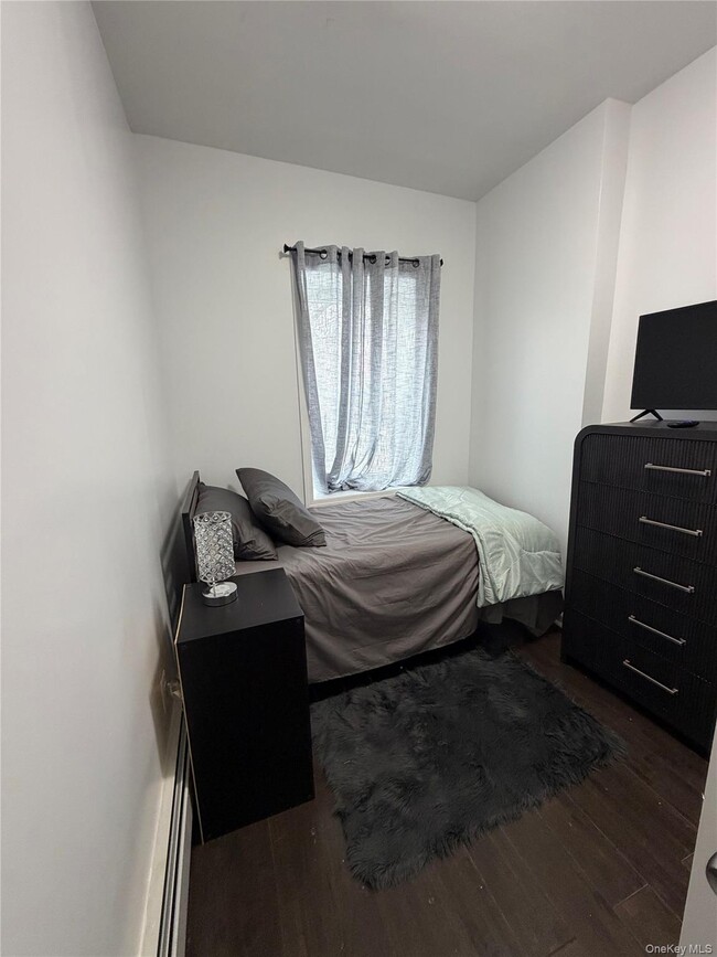 Building Photo - 509 E 183rd St