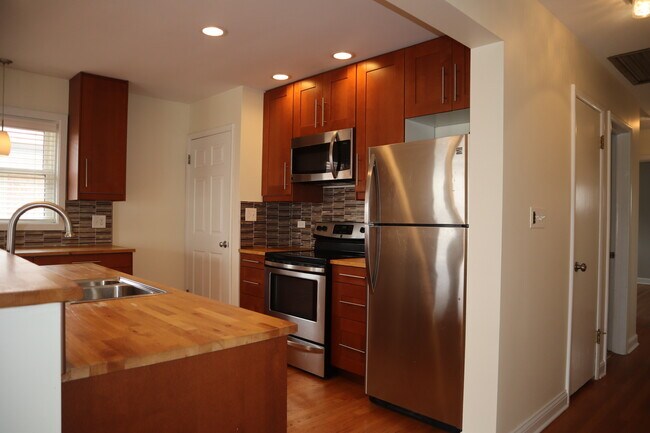 Building Photo - 3112 W 101st Pl