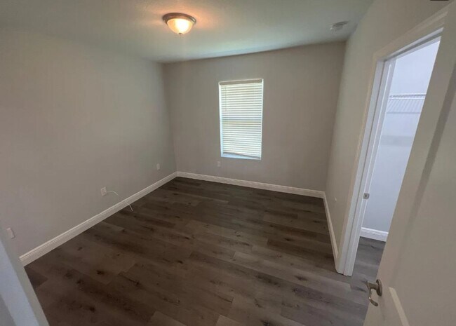 Building Photo - 2261 Florida Dr