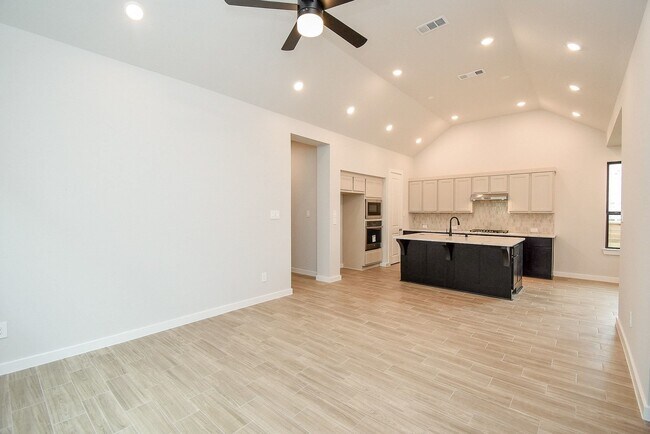 Building Photo - 3322 Verdant Ln