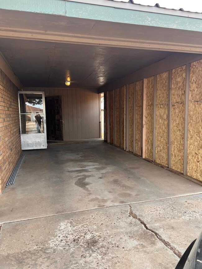 Building Photo - 906 Sagebrush Rd