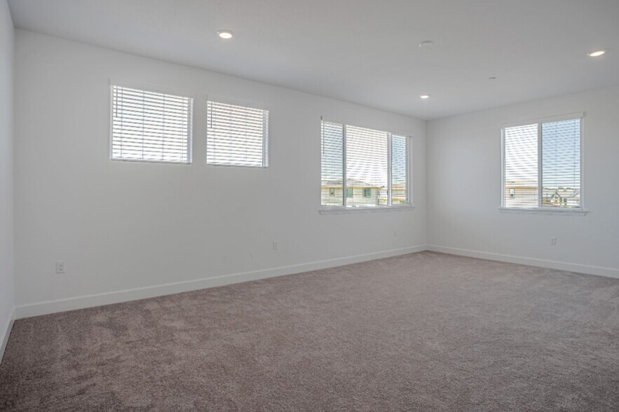 Building Photo - 2064 Baker Ct