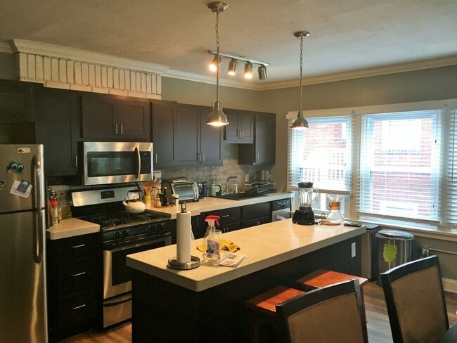 Building Photo - 6329-6331 Bartlett