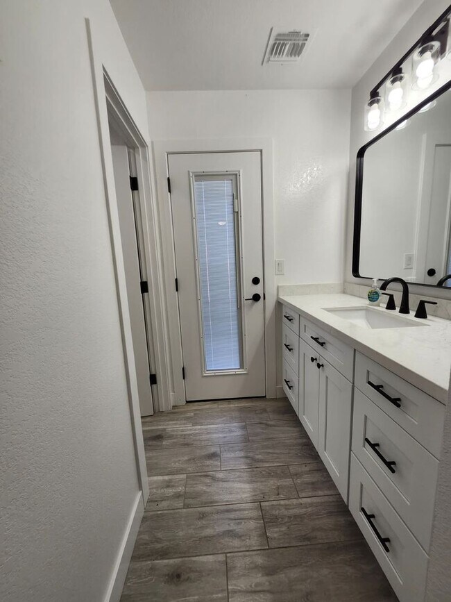 Building Photo - Charming Chandler Home in Quiet Cul-de-Sac — Huge Lot & 3 Bedrooms!