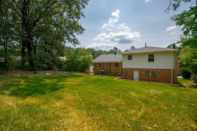 Building Photo - Welcome to a beautifully maintained 4-bedroom, 2-bathroom home located in the highly sought-after...