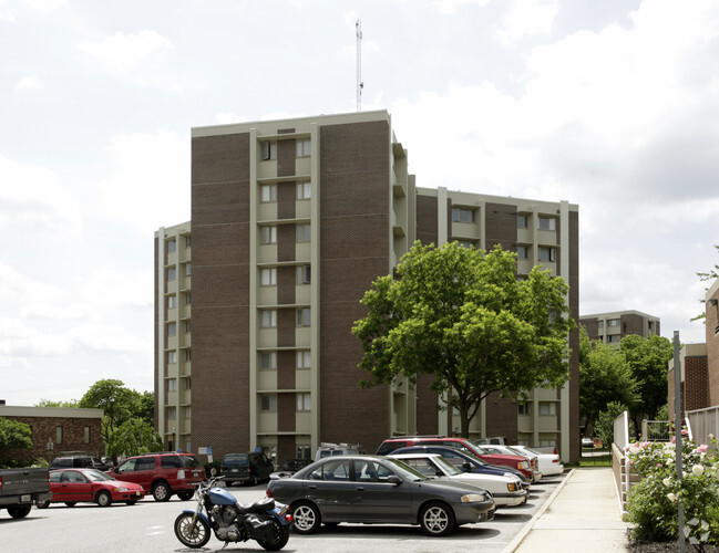 Building Photo - Broad Park Manor