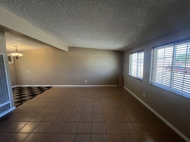 Building Photo - 8736 Aspen Ave