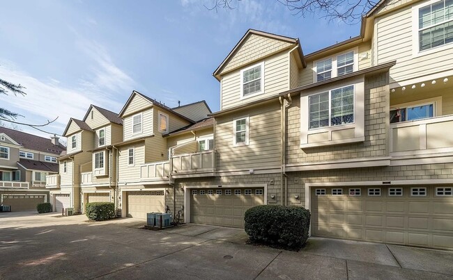 Building Photo - 6610 NE Rosebay Dr