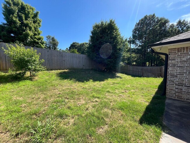 Building Photo - 5429 Meadow Ridge Dr