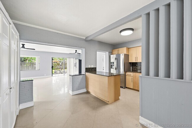 Building Photo - 740 E Evanston Cir