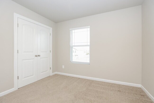 Building Photo - 2228 Lismore Dr