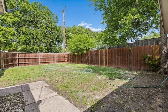 Building Photo - 2345 Park Vista Dr
