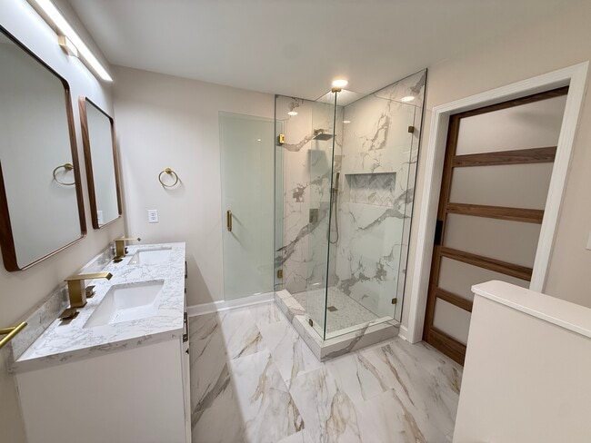 Building Photo - 2539 Springs Dr