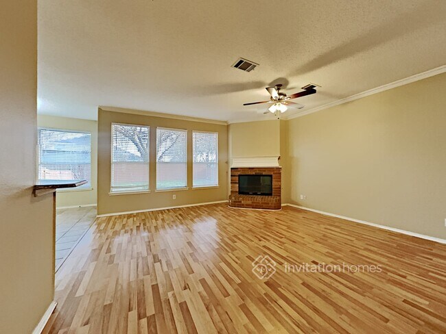 Building Photo - 720 Hollow Ridge Dr