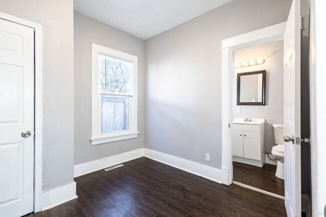 Building Photo - Cozy Single-Family Home with Spacious Back Yard!