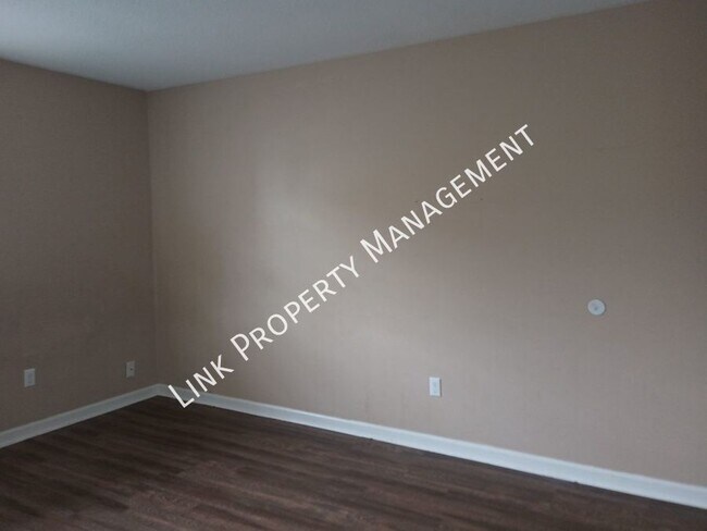 Building Photo - 5007b N Moore Ln