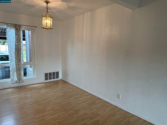 Building Photo - 89 Villa Cir