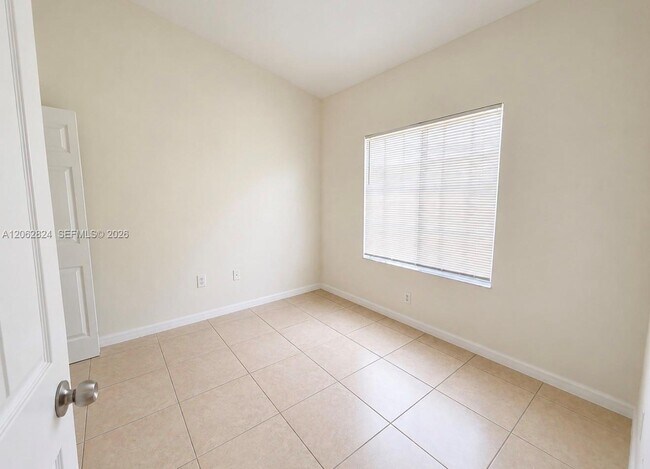 Building Photo - 3864 SW 48th Ave