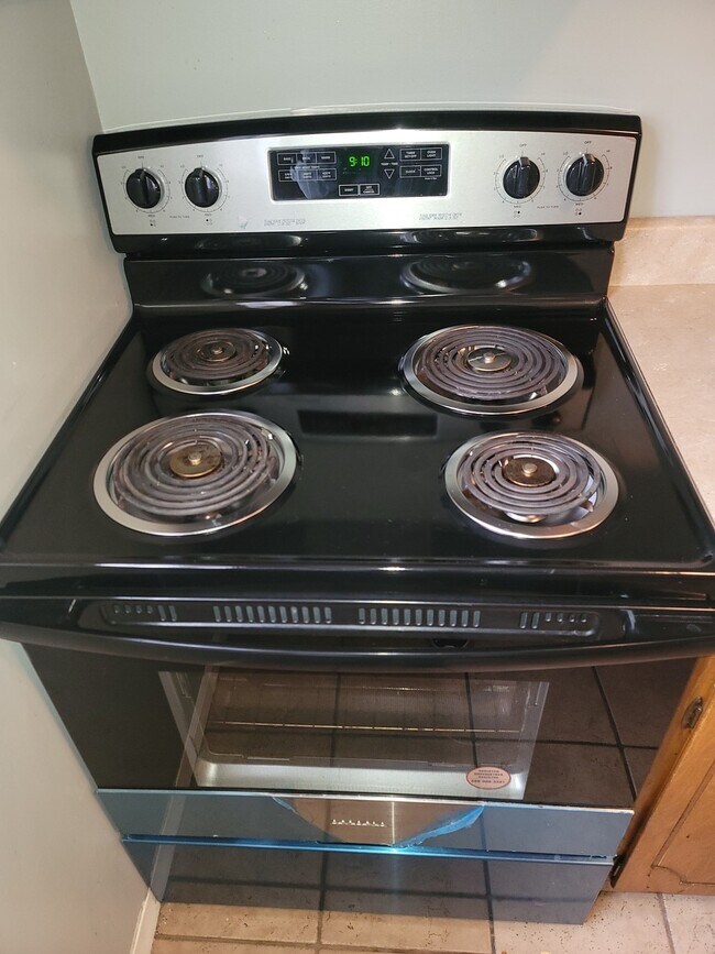 Building Photo - 2500 Topsfield Rd