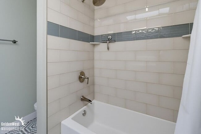 Building Photo - Beautifully Renovated 2Bdm 2.5Ba Mission Hills Condo with Bay Views!