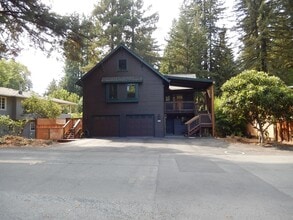 Building Photo - 1,188 Square Foot Recently built custom Cr...