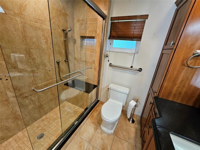 Building Photo - 2016 NE 26th Dr