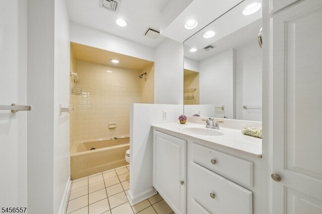 Building Photo - 22 Northbridge Pl