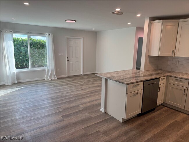 Building Photo - 3181 Poinciana Dr