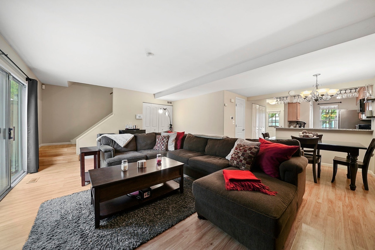 Building Photo - 20 Peach Tree Ln