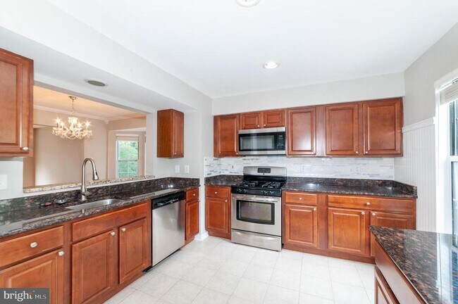 Building Photo - 14724 Stream Pond Dr