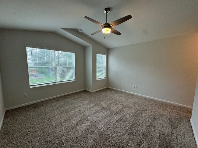 Building Photo - 1/2 Off the 1st Months Rent! 3/2.5 Duplex ...