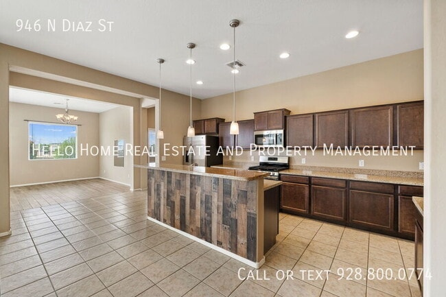 Building Photo - 946 N Diaz St