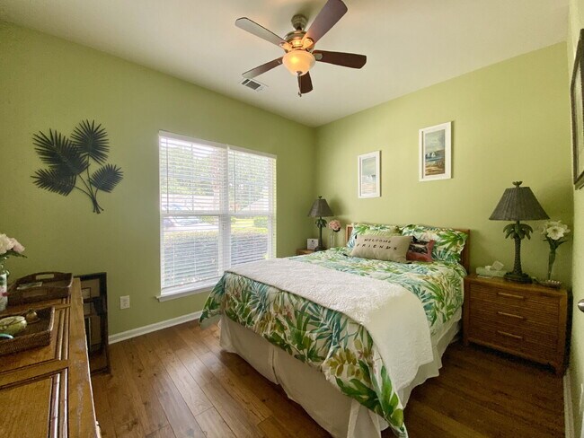 Building Photo - Spacious Four Bedroom Home w/ Oversized Fe...