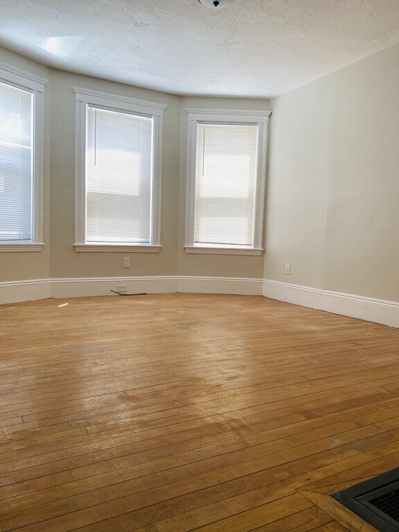 Building Photo - 85 Sheridan St