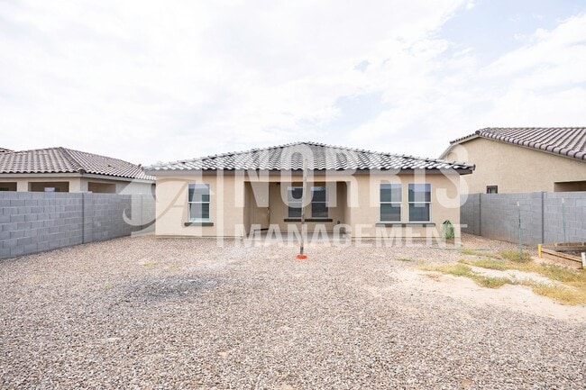 Building Photo - Beautiful Home, Perfect Location and Price