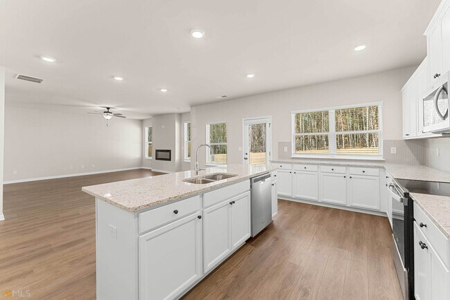 Building Photo - 755 Lakehaven Ln