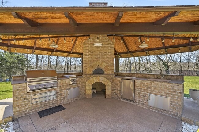 Building Photo - 590 West St