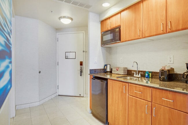 Building Photo - 18001 Collins Ave