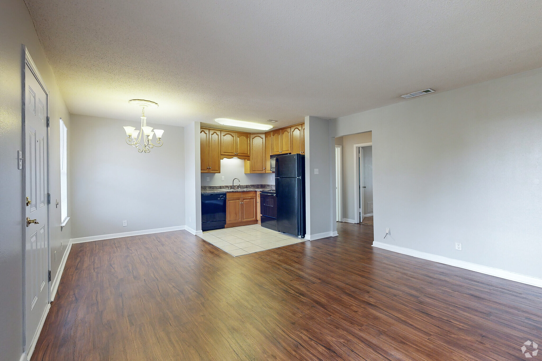 1BR, 1BA - 704SF - Living Room - Heron Lakes Apartments