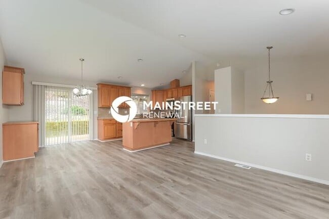 Building Photo - 3 Bedroom Pet-Friendly Home in SPANAWAY, W...