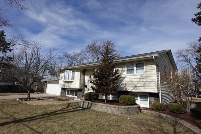 Building Photo - 1800 Hollywood Ave