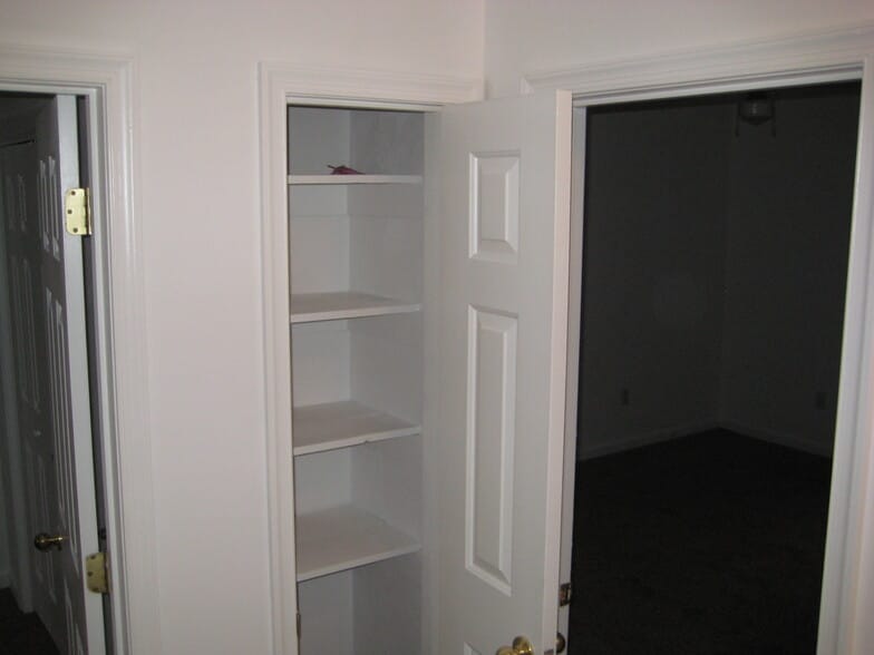 Building Photo - 1822 Bennington St SE