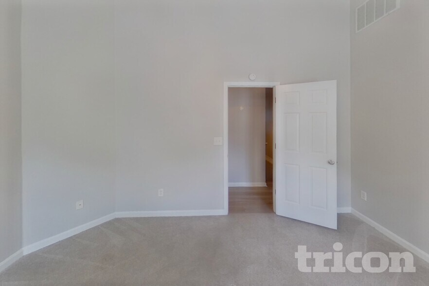 Building Photo - 806 Board Walk Ct
