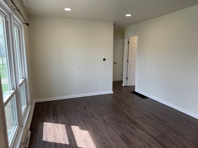 Building Photo - 2319 Pinehurst St