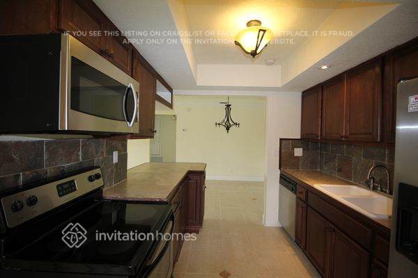 Building Photo - 5365 SW 10th Ct