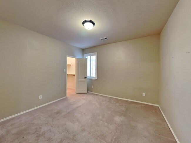 Building Photo - GORGEOUSE HOME IN A GATED COMMUNITY!