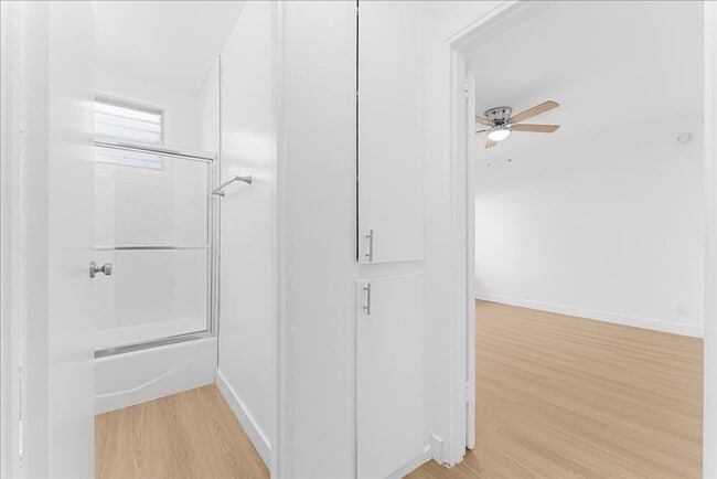 Building Photo - 6114 Cahuenga Blvd