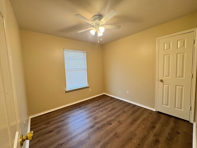 Building Photo - FRESHLY PAINTED  | ONE STORY  |  OPEN CONCEPT  |  GREAT LOCATION: 1604 & SHAENFIELD