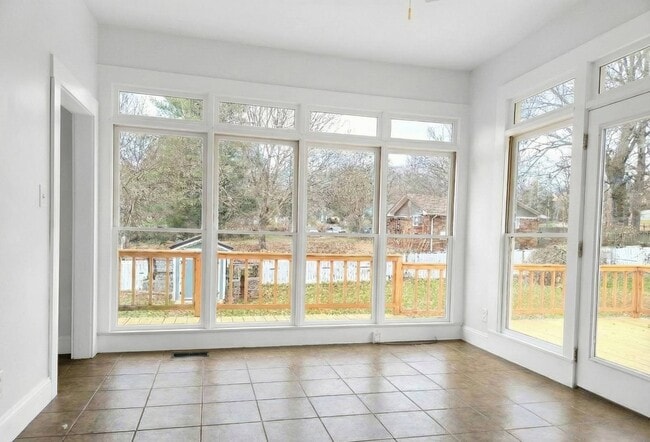 Building Photo - 402 Laurel St